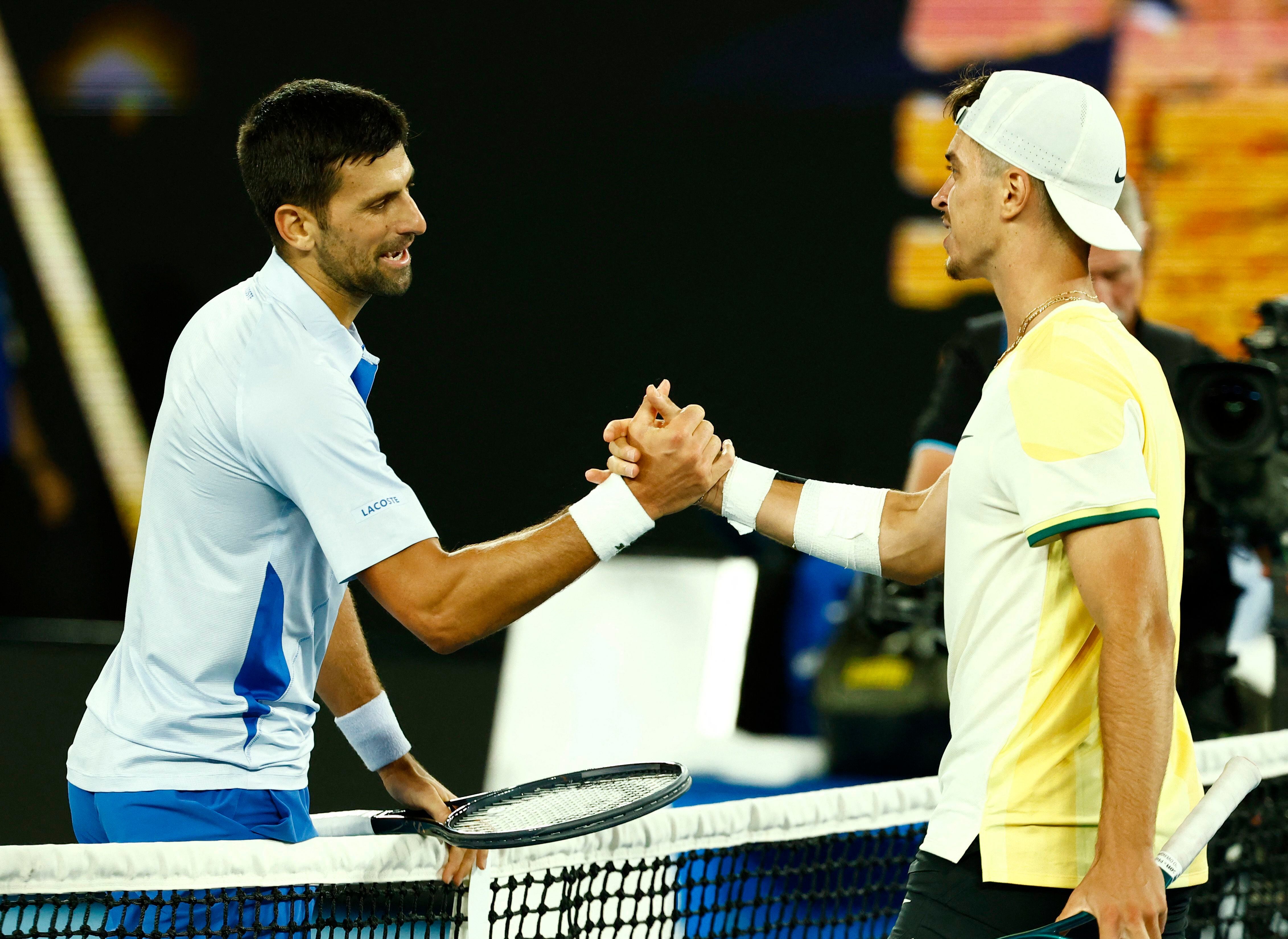 Djokovic avanzó a la siguiente ronda tras un partido complejo (Reuters)