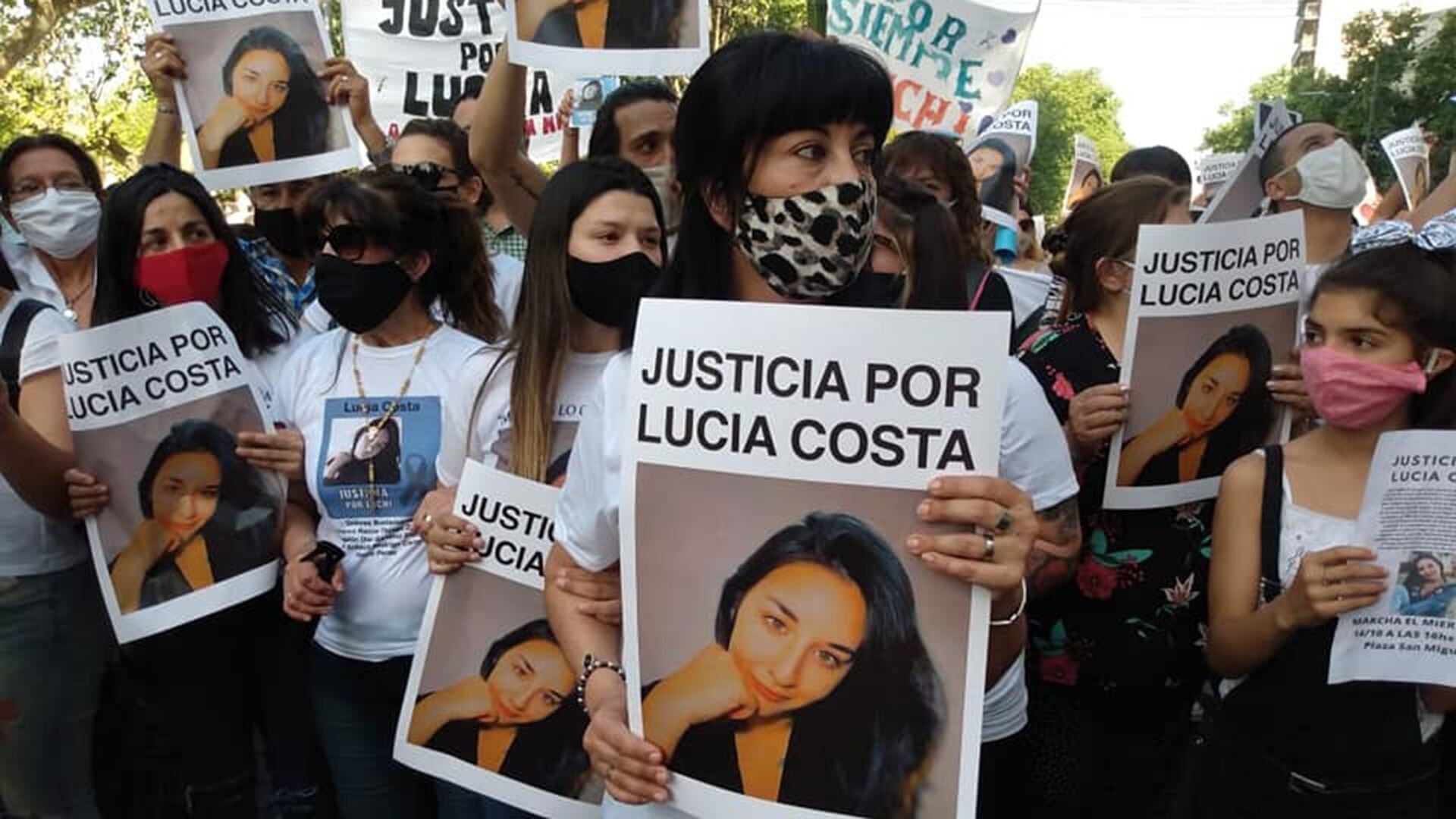 Lorena, la mamá de Lucía Costa, pidiendo justicia por su hija (ONG Familias Por La Vida)