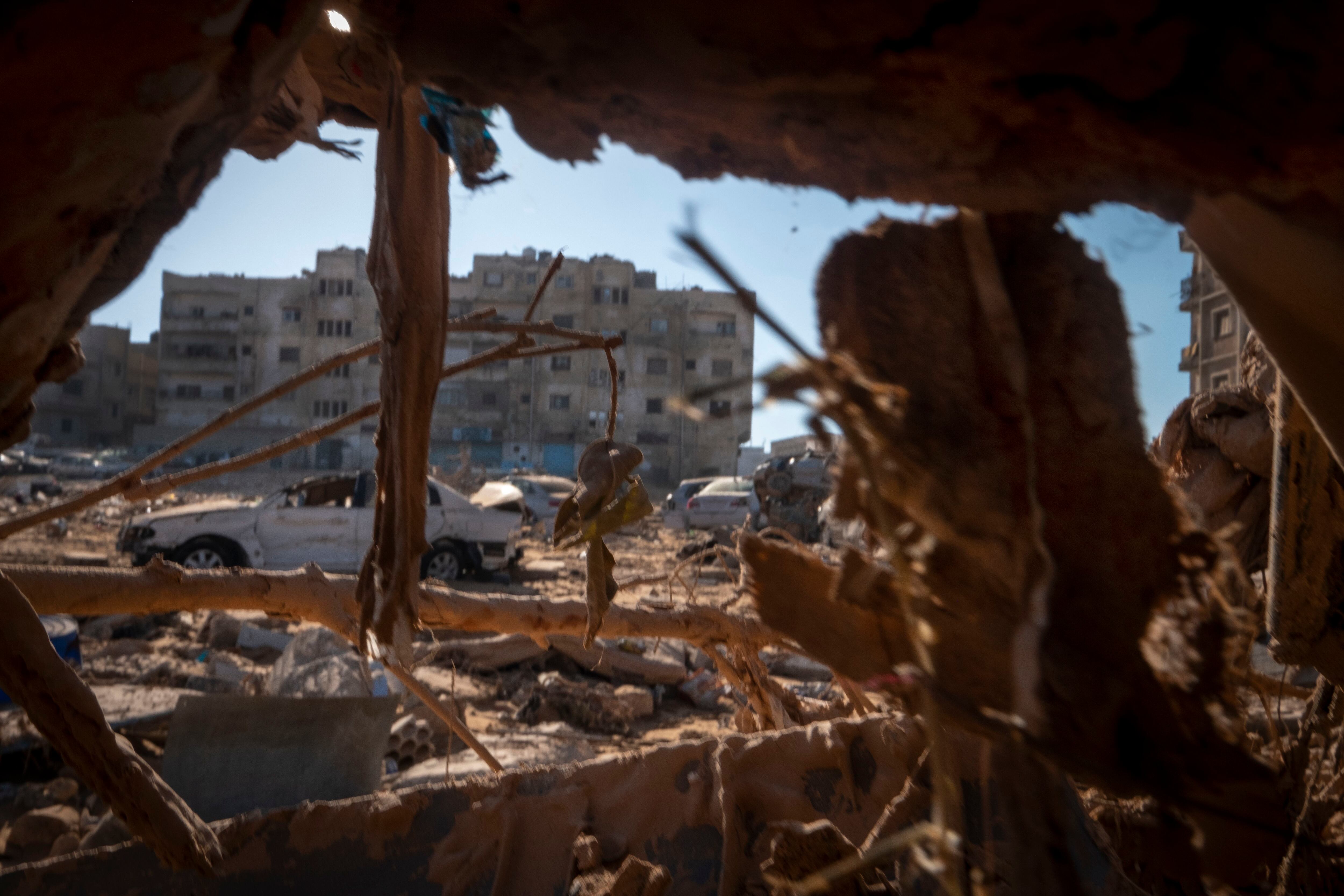 Vista de la destrucción causada por las letales inundaciones en Derna. (AP Foto/Ricardo García Vilanova)