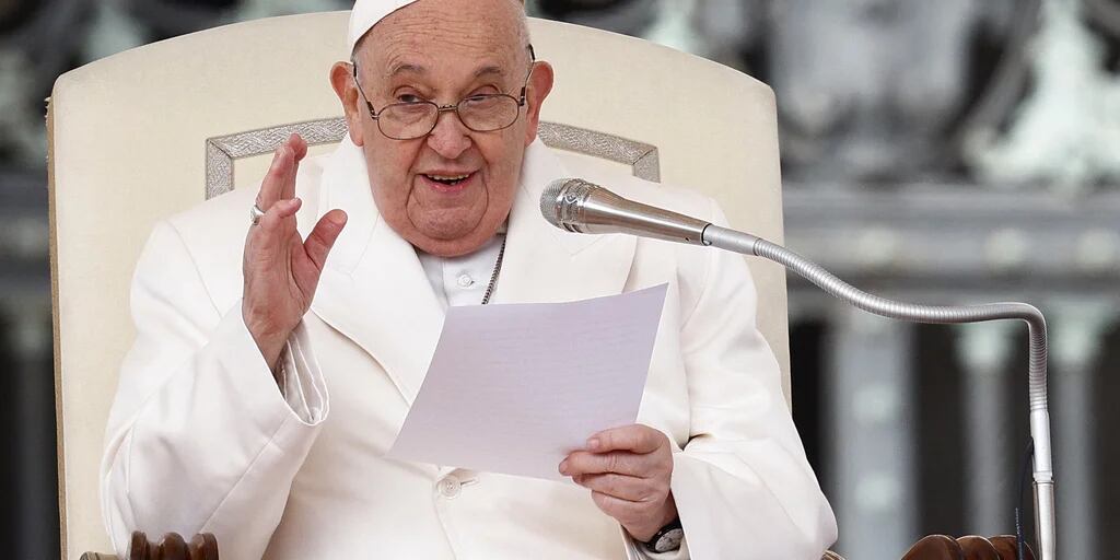 El papa Francisco volvió a hablar de su carta de renuncia y reveló detalles de cómo sería su vida después del pontificado