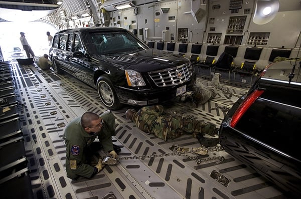 La limusina del Presidente viaja en una aeronave oficial del Gobierno estadounidense. (Foto: D. Winslow)