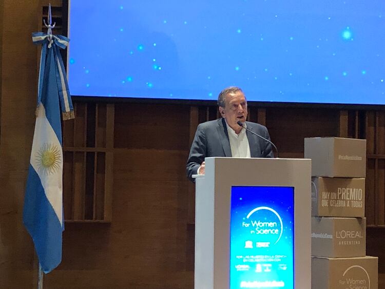 El secretario de Gobierno de Ciencia, Tecnología e Innovación Productiva, Lino Barañao, remarcó la necesidad de que las mujeres participen más en la ciencia