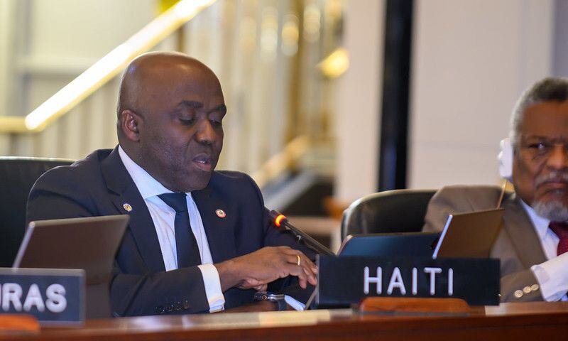 El embajador de Haití, Leon Charles, que anteriormente fue Director Nacional de la Policía en su país, fue el encargado de defender las obras en el río y dijo que no las detendrán (OEA)