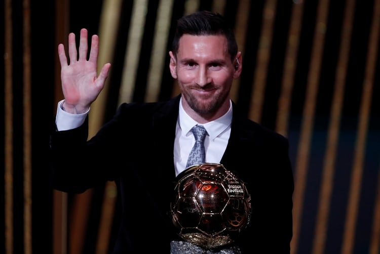 Lionel Messi, con su sexto Balón de Oro (REUTERS/Christian Hartmann)