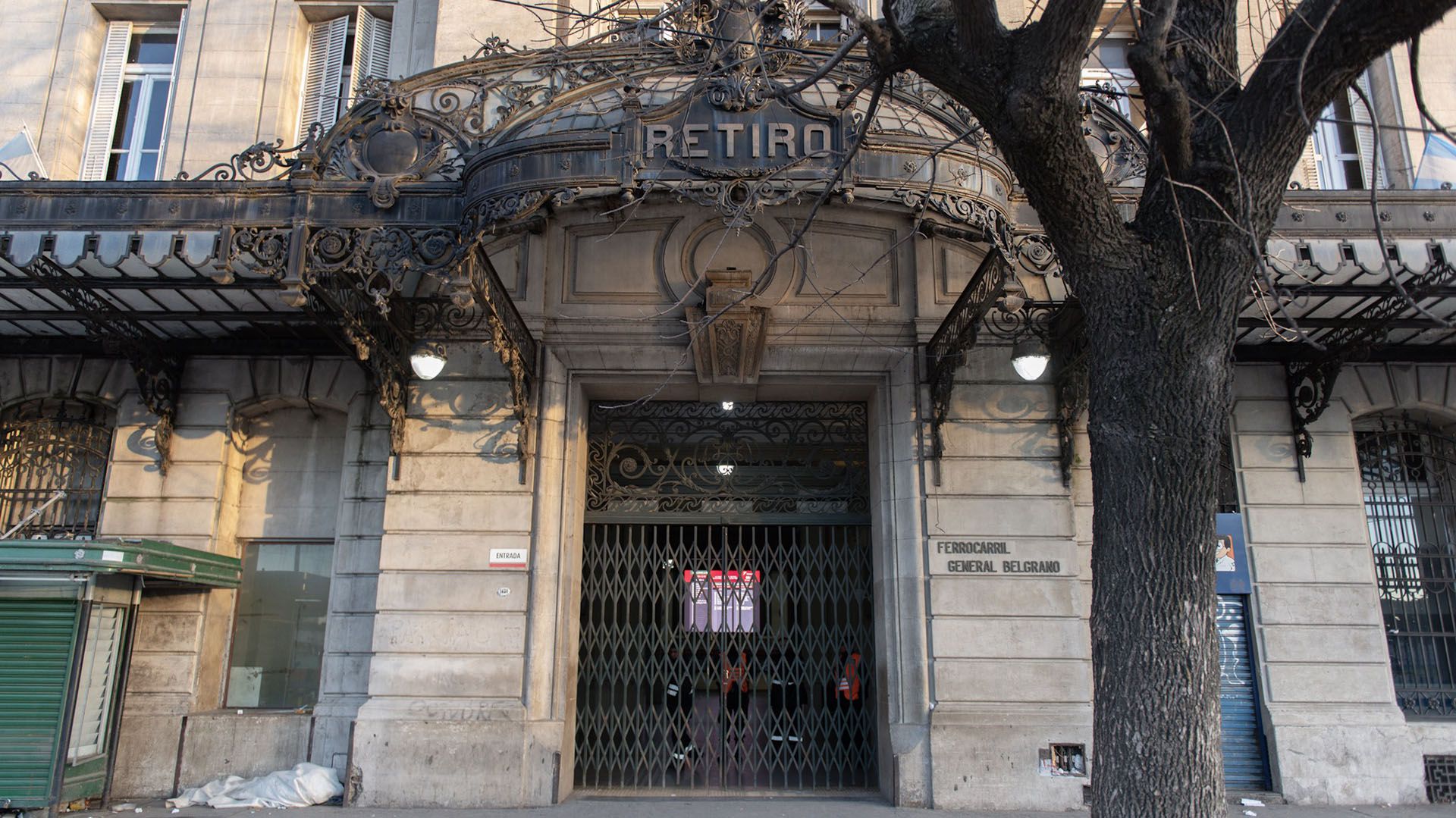 Por la huelga, la estación de trenes de Retiro también está cerrada