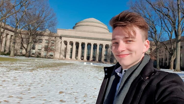 El emprendedor de 21 años Mateo Salvatto fue elegido por el MIT para coordinar las mesas de debate sobre educación