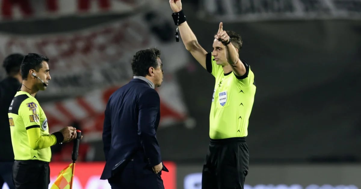 O insulto de Marcelo Gallardo ao árbitro Nicolás Lamolina que lhe valeu a expulsão no River Plate-Godoy Cruz