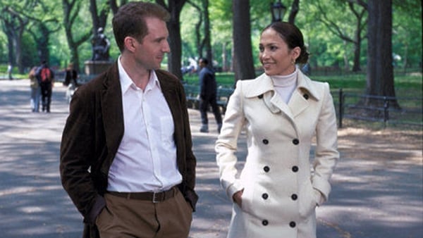 Ralph Fiennes y JLo en “Maid en Manhattan”
