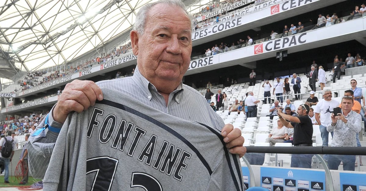 La leggenda del calcio Just Fontaine, il primo capocannoniere della Coppa del Mondo, è morto