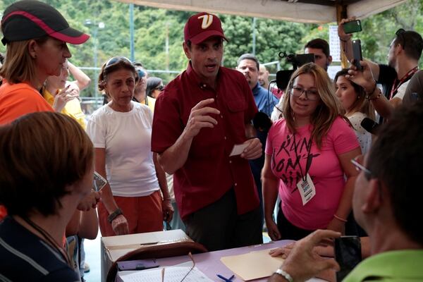 Henrique Capriles fue inhabilitado para ejercer cargos por 15 años (Reuters)