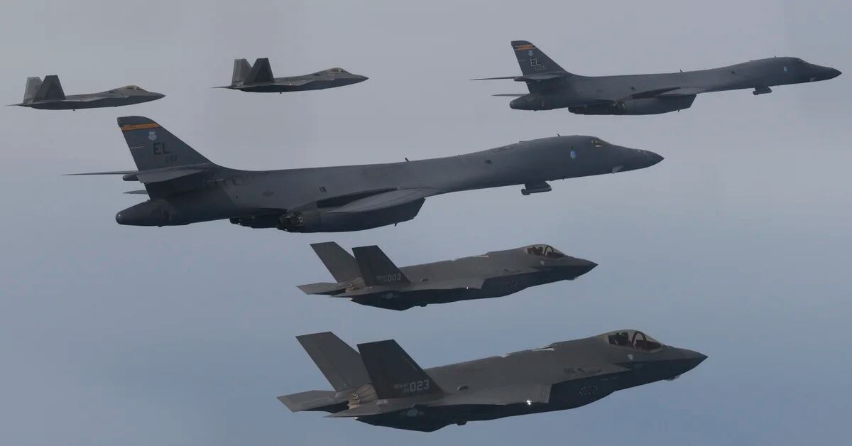 South Korea and the United States deployed a long-range strategic bomber in the face of threats from Kim Jong-un