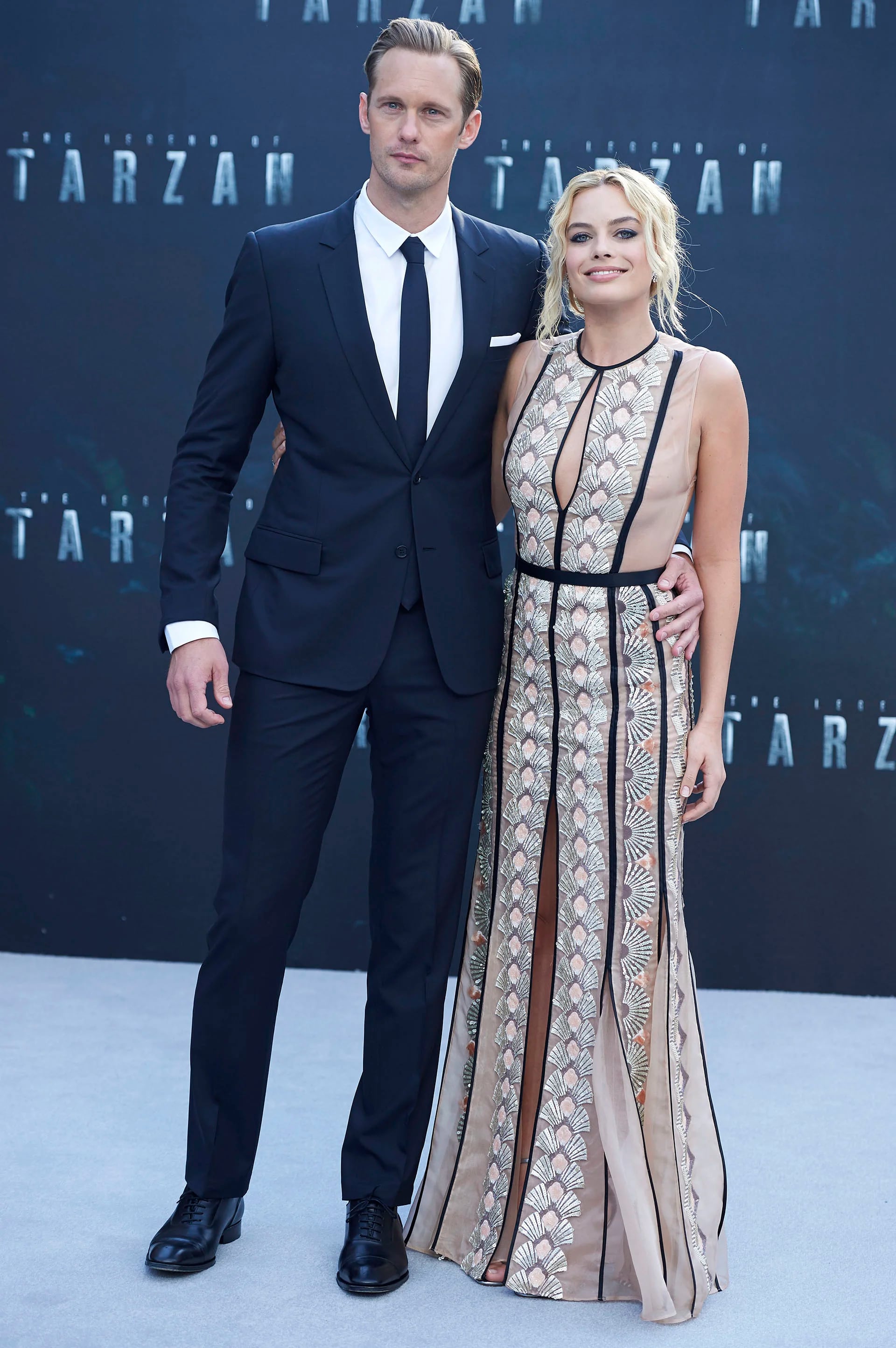 Margot Robbie junto a Alexander Skarsgård, el actor sueco que interpreta a Tarzán