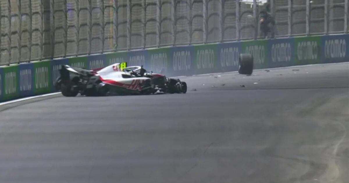 Preocupación en Fórmula 1 por brutal accidente de Mick Schumacher en GP Arabia Saudita