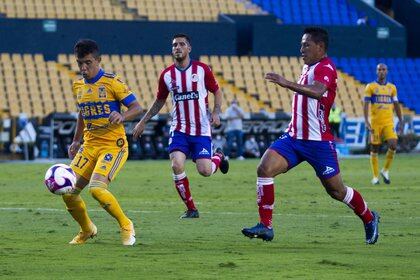 SAN NICOLÁS DE LOS GARZA, NUEVO LEÓN, 03 DE OCTUBRE DE 2020.- Tigres logra vencer al equipo de San Luis en la jornada 13 de la Liga MX Guardianes 2020, disputada en el estadio universitario;  tres goles a cero.  FOTO: GABRIELA PÉREZ MONTIEL / CUARTOSCURO.COM