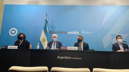 Conferencia de prensa tras la primer reunión del Comité de Vacunación. Carla Vizzotti, Ginés González García, Agustín Rossi y Eduardo De Pedro