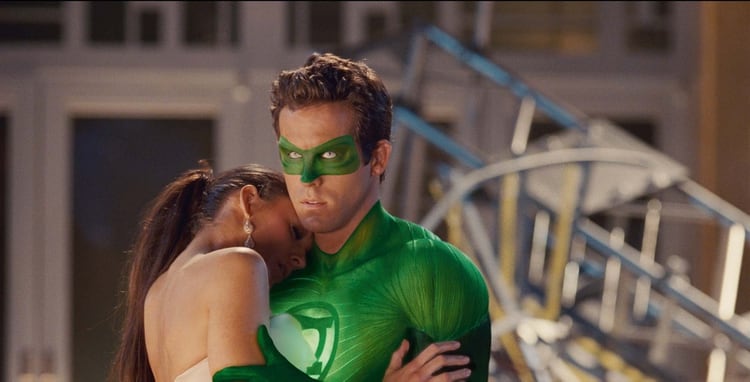 Blake Lively y Ryan Reynolds en una escena de “Linterna Verde” (Shutterstock)
