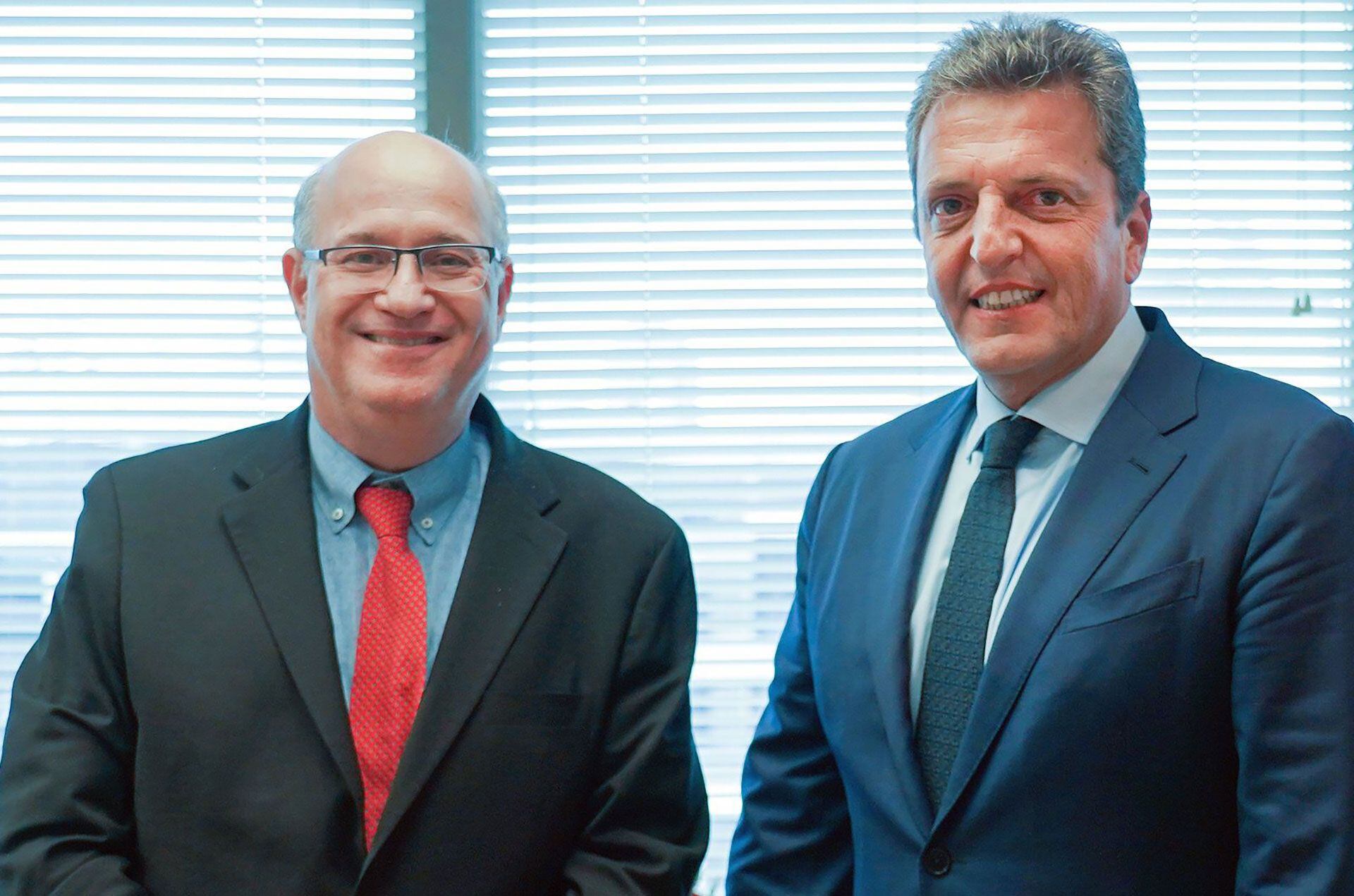 El ministro de Economía junto a Ilan Goldfajn, presidente del BID
