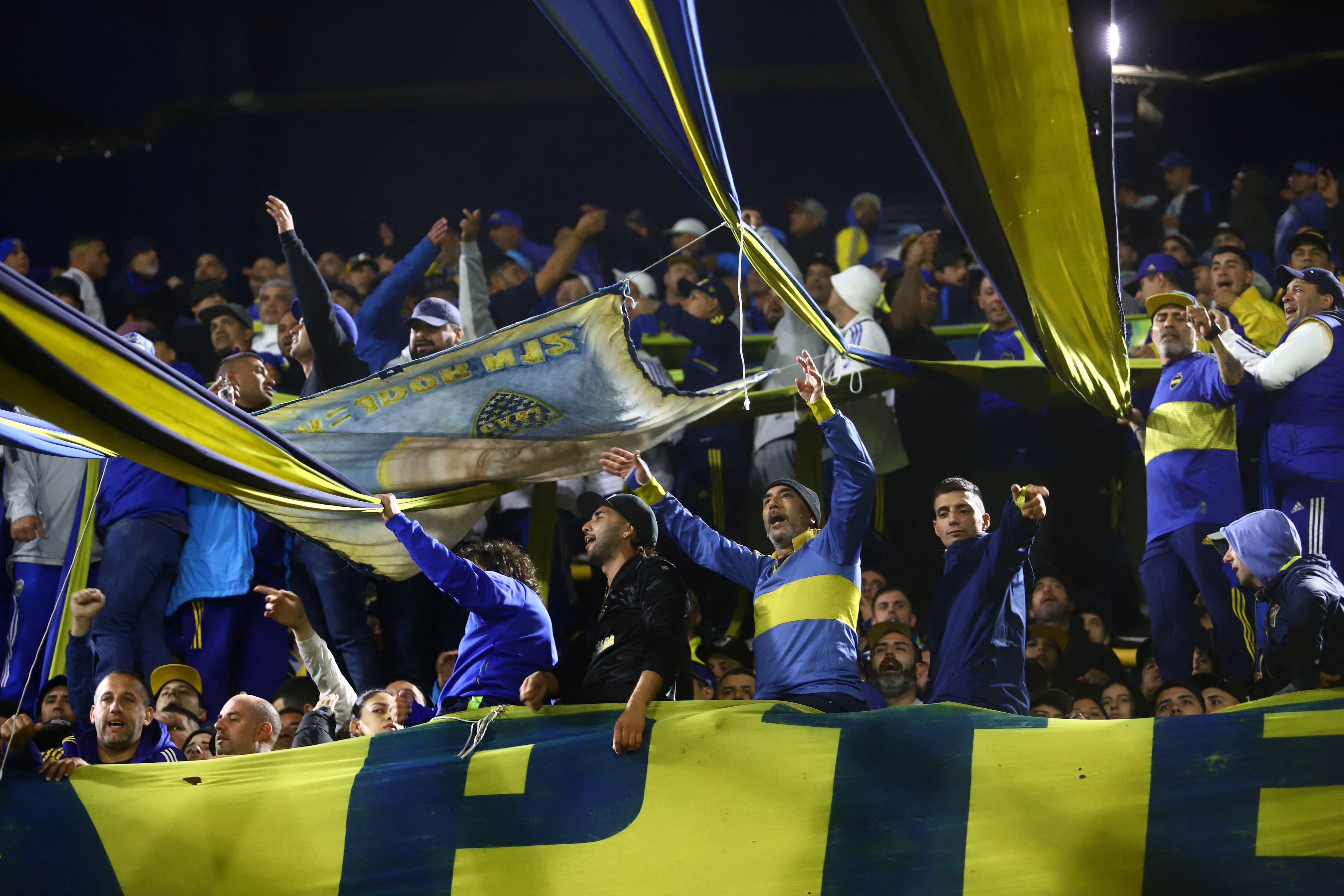 Los hinchas de Boca acompañaron en gran número al equipo de Jorge Almirón (REUTERS/Matias Baglietto)