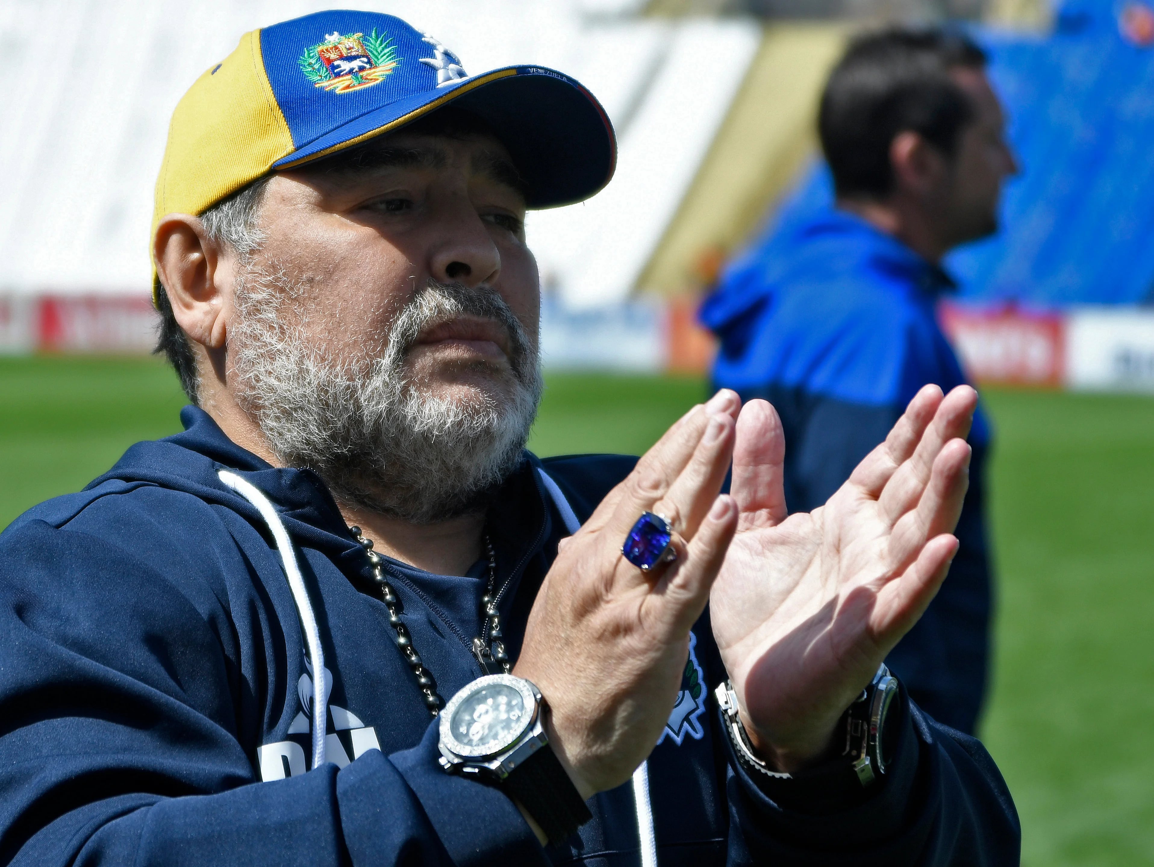 El millonario anillo de brillantes que luce Maradona (AFP)