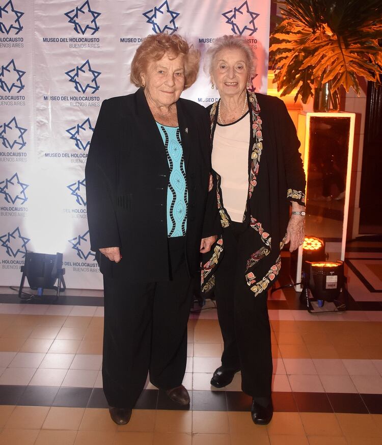 Eva Fono de Rosenthal y Hanka Dziubas Grzmot, sobrevivientes del Holocausto 
