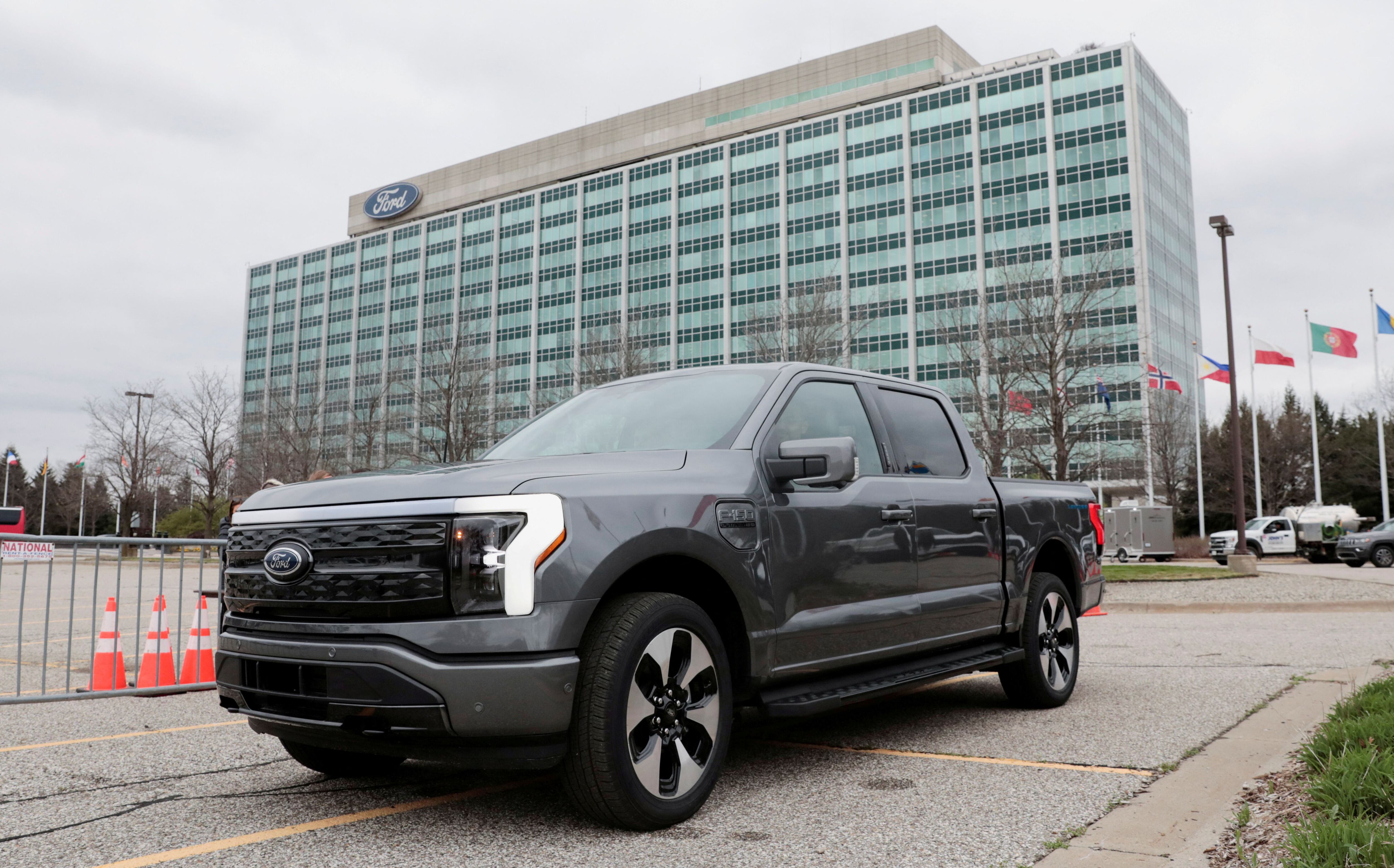 La pick-up Ford F-150 es un símbolo de la industria automotriz norteamericana. Ford y General Motors siguen siendo marcas de relieve mundial aunque mantienen pocas marcas dentro de su influencia. REUTERS/Rebecca Cook/File Photo