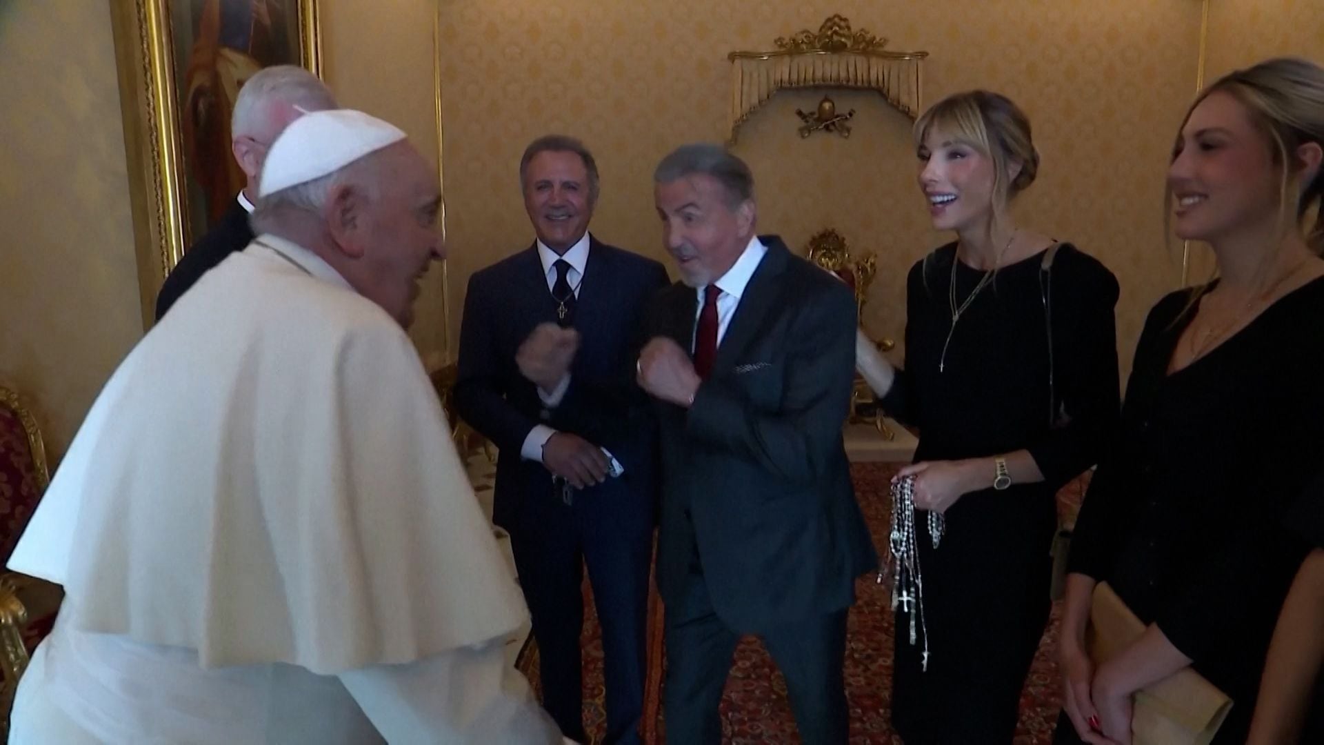 “¿Listo para boxear?”, bromearon el Papa y el actor