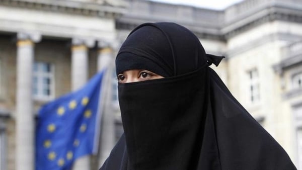 El niqab, que deja a la vista sólo los ojos