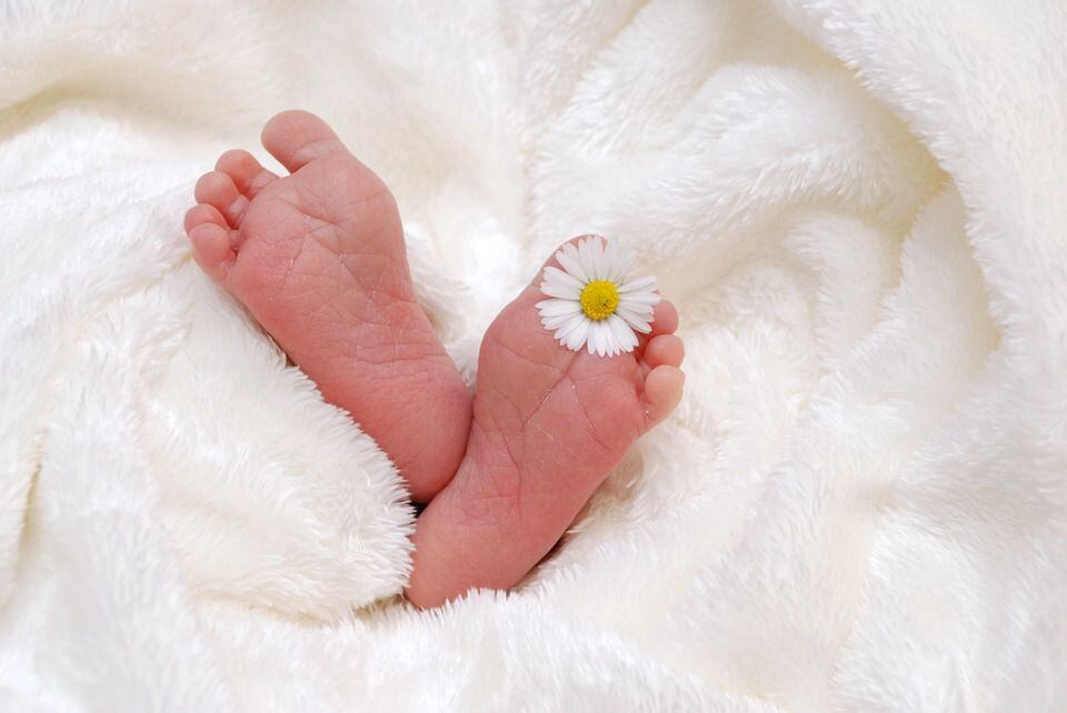 En Colombia, cada bebé recién nacido es registrado primero con el apellido del papá y luego con el de la madre.