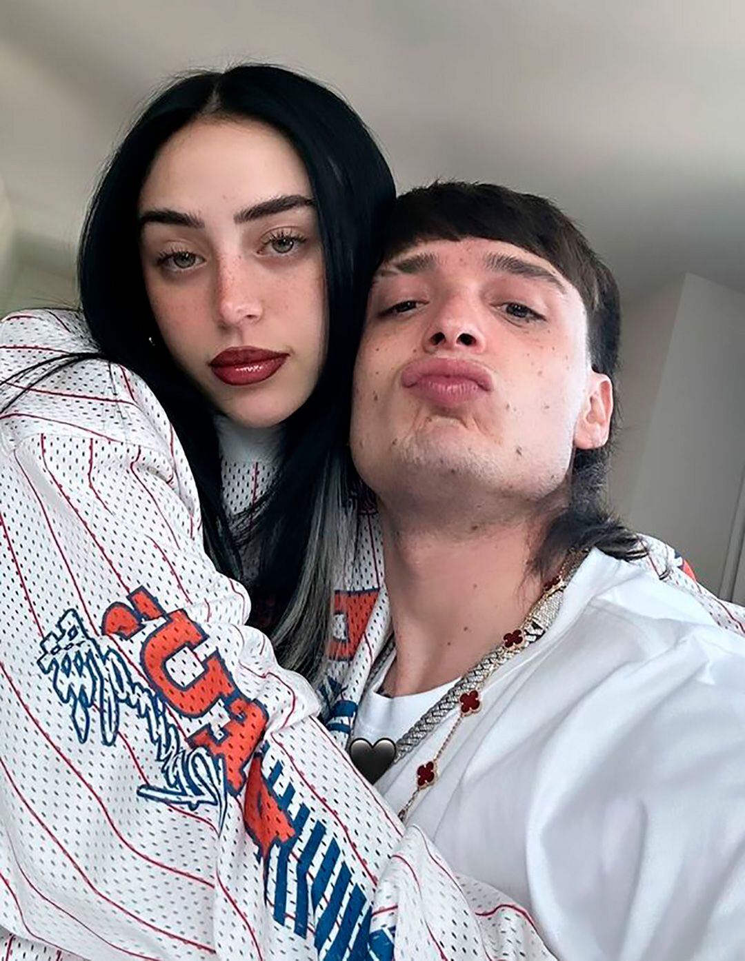 La selfie que Peso Pluma compartió junto a Nicki Nicole (Instagram)