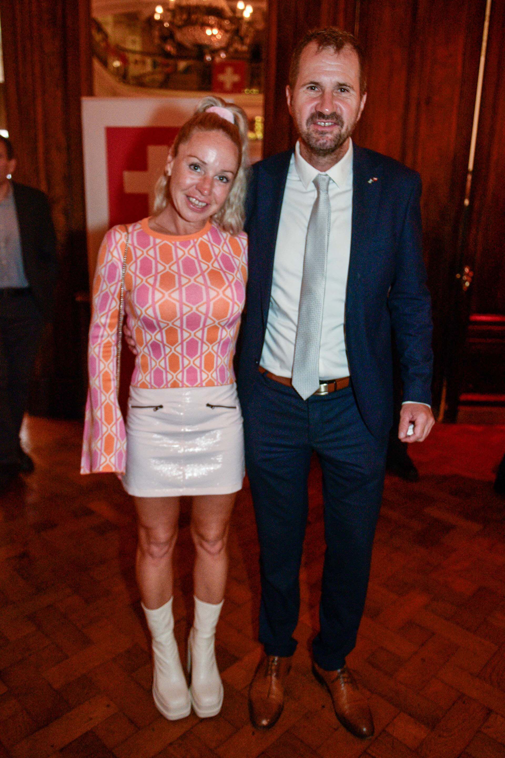 Filip Kanda, jefe adjunto de la embajada de la República Checa, y su esposa Dita Streitova 