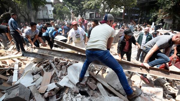México fuera de control...Se habrían desviado al menos 3,6 millones de dólares en tarjetas de ayuda por el terremoto Sismo-Mexico-19