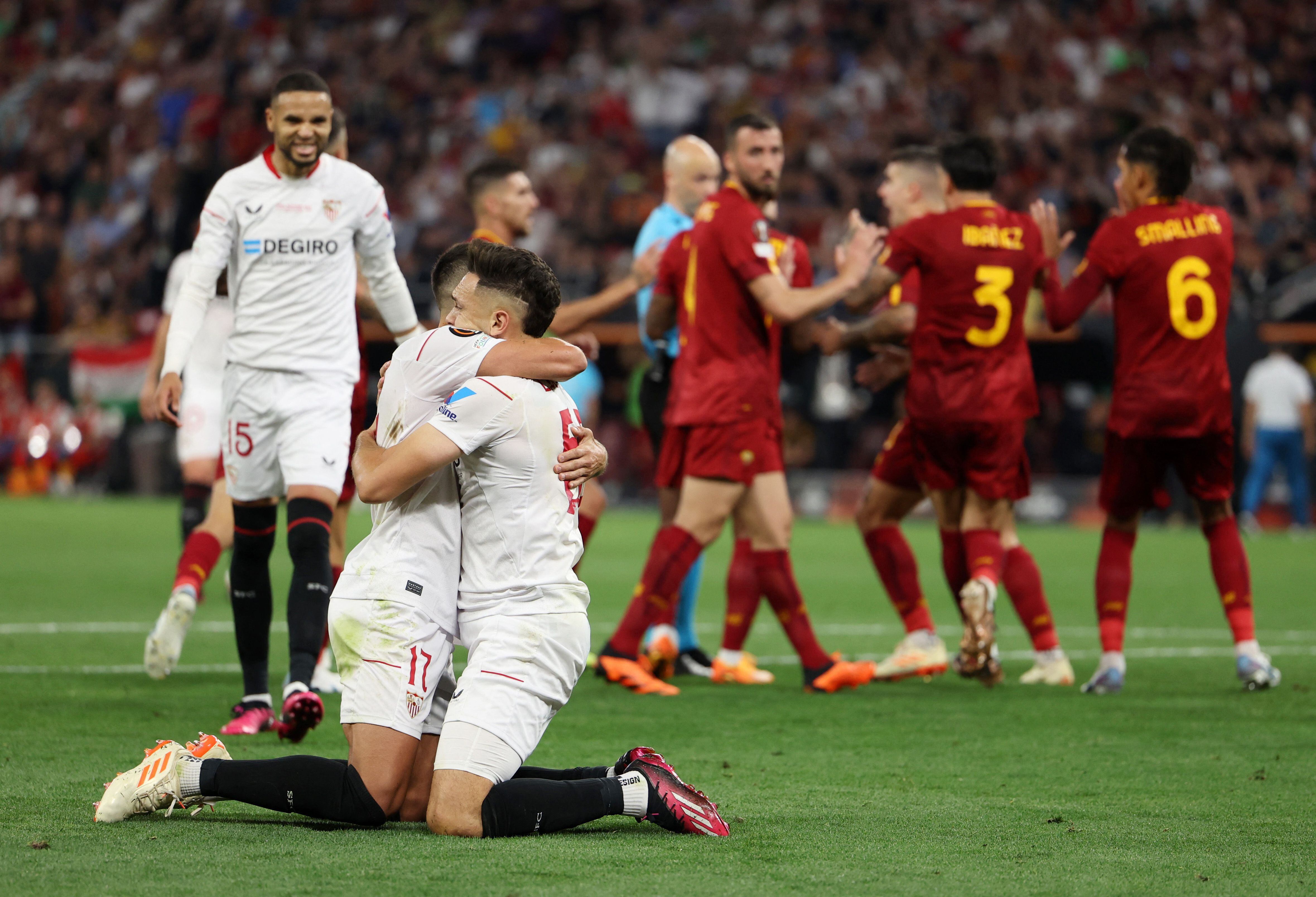 Ocampos y Lamela celebran el gol del empate ante la Roma (REUTERS).