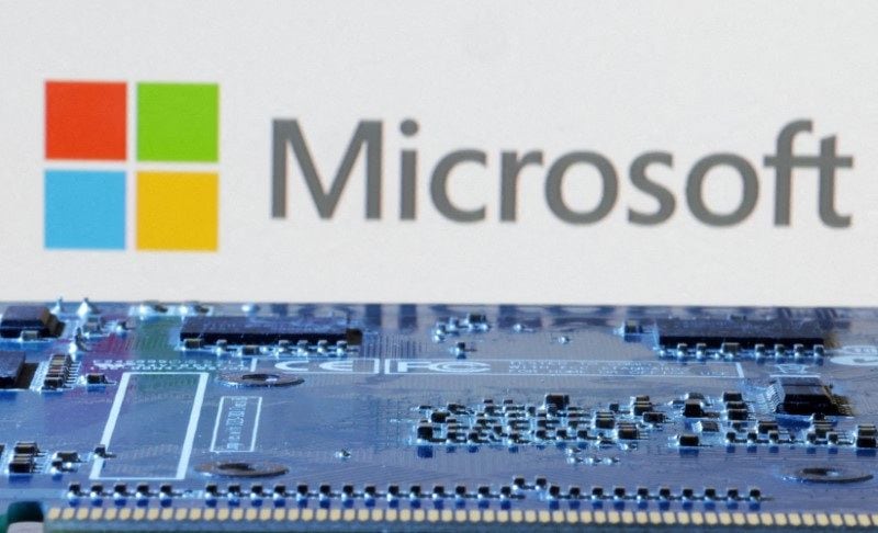 Microsoft lanzó computadoras y tabletas con tecnología de inteligencia artificial incorporada. (REUTERS/Dado Ruvic)