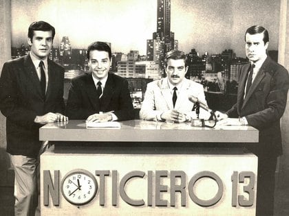 El estudio de Noticiero 13: Julio Ricardo, Horacio Galloso, Ricardo Arias y Juan Carlos Pérez Loizeau