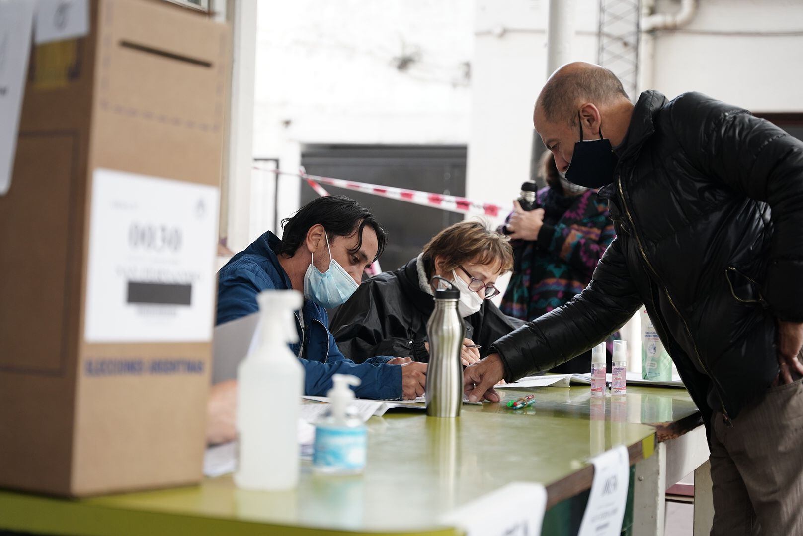 Votaciones PASO 2021 - Gente votando - Argentina - San Fernando Provincia de Buenos Aires