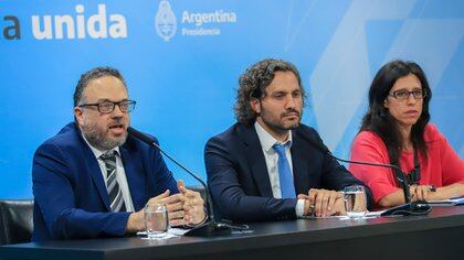 Español, junto al jefe de Gabinete, Santiago Cafiero, y a su jefe, el ministro de Desarrollo Productivo, Matìas Kulfas
DANIEL VIDESzzzz
