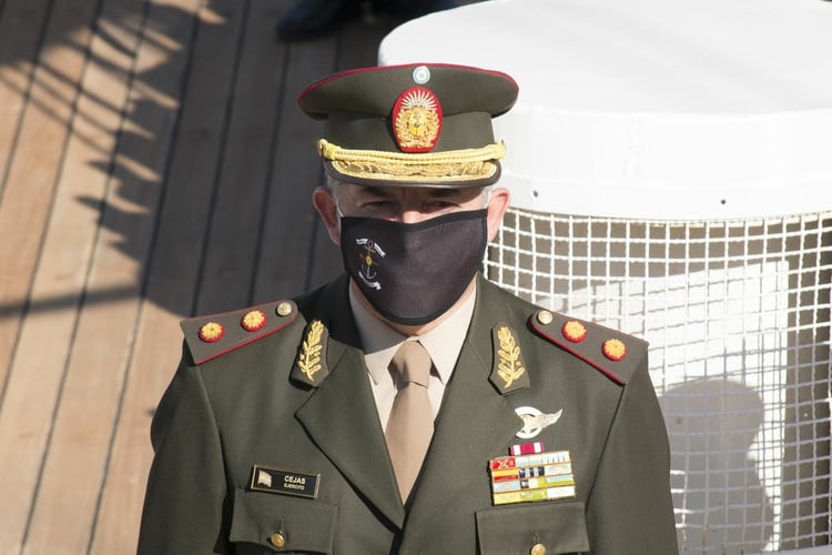  A modo de homenaje los altos mandos del Ejrcito tambin lucieron tapabocas con el emblema naval