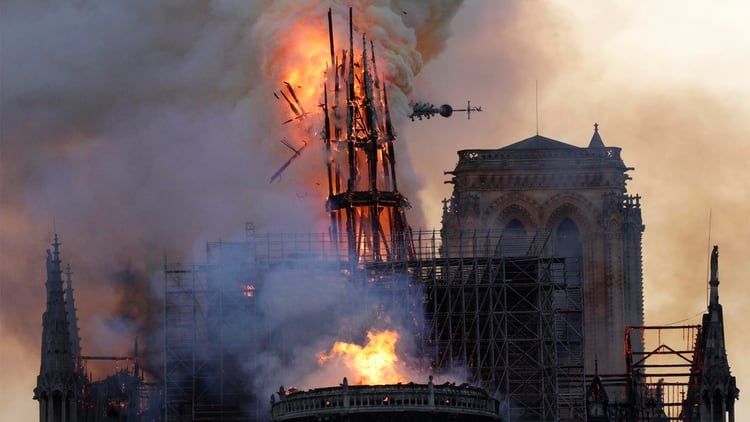El incendio de la catedral de Notre Dame, el 15 de abril (Foto: AFP/ Geoffroy Van Der Hasselt)