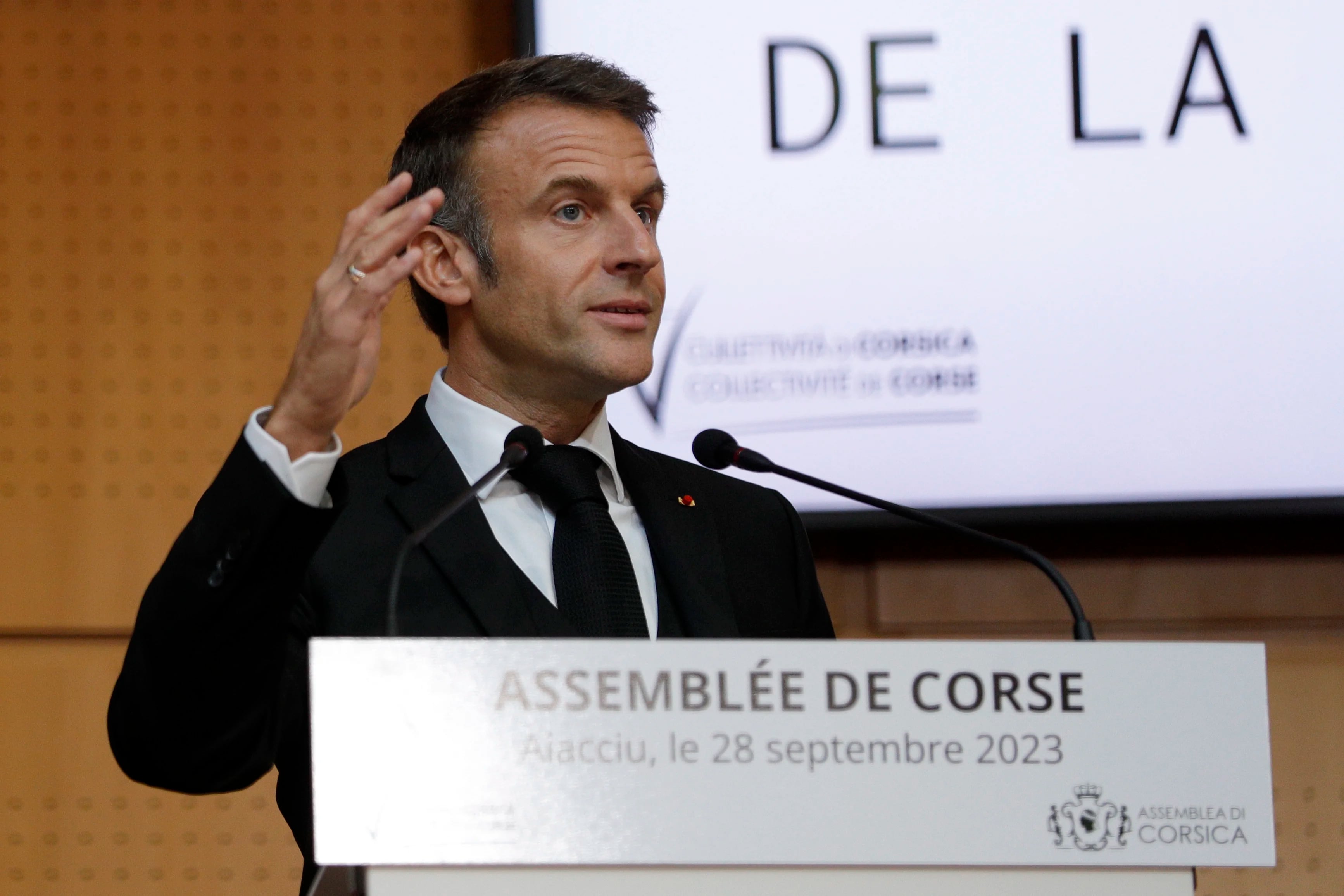 Macron propuso dar autonomía limitada a la isla de Córcega: “Pasaremos una página que estuvo marcada por horas sombrías” (EFE)