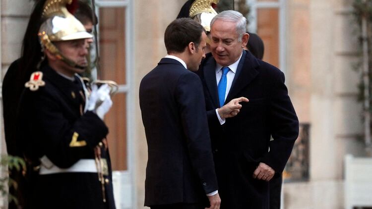 Emmanuel Macron y Benjamin Netanyahu en Paris. (Reuters)