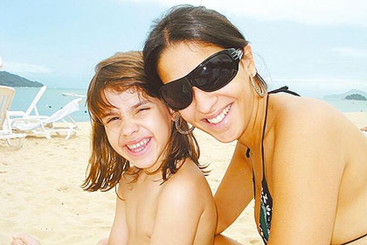 En el libro Caso Isabella: nueva verdad, el doctor Paulo Papandreu defendió la tesis de que la niña cayó por accidente. La madre de Isabella logró evitar judicialmente la circulación del libro y demandó al autor