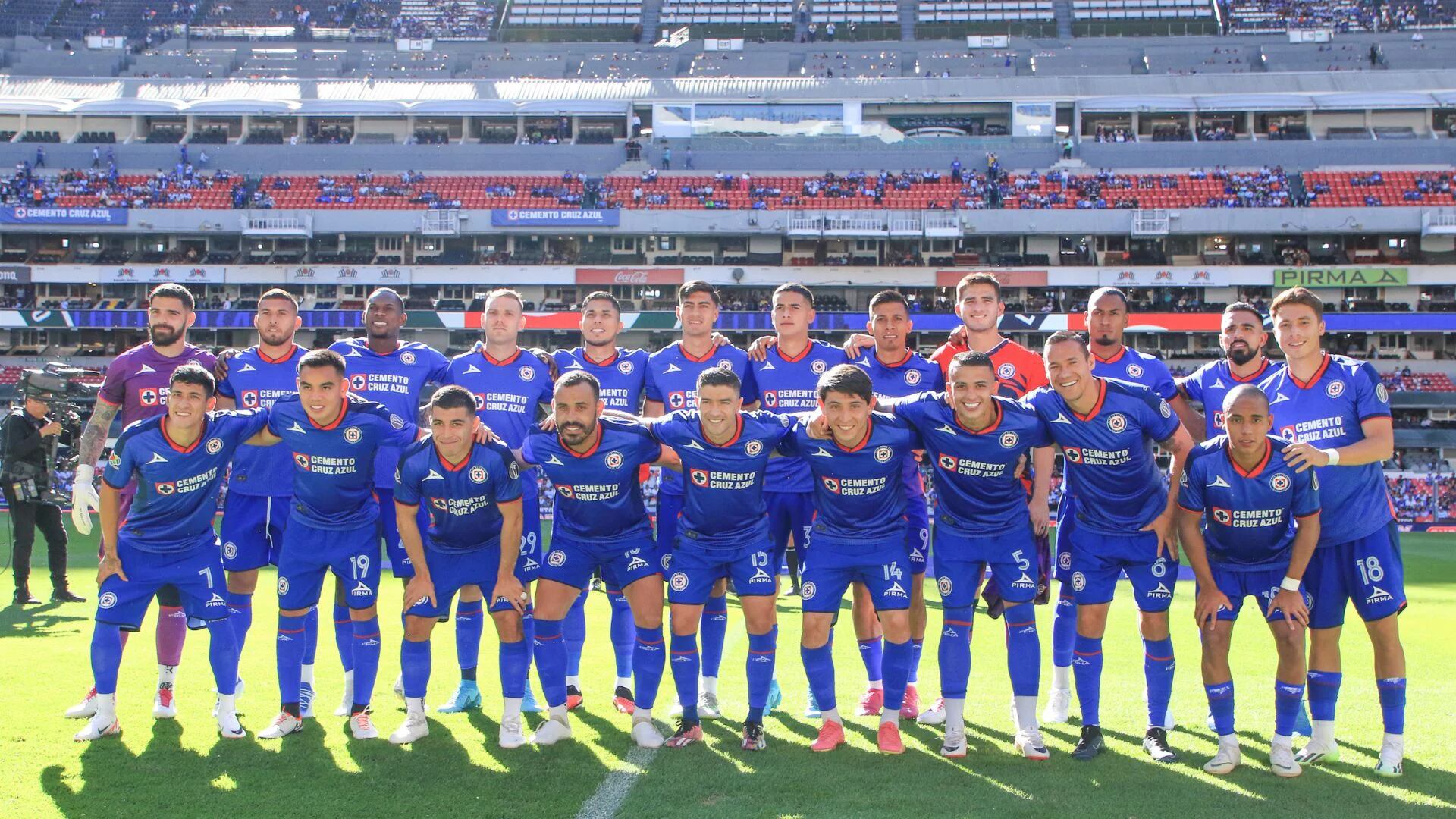 Afición de Cruz Azul reventó a los jugadores por perder 1 - 3 contra Querétaro (Twitter/ @CruzAzul)