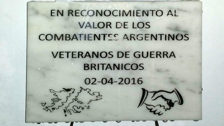 Placa en San Andres de Giles en reconocimiento al valor de los soldados argentinos