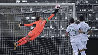 Guillermo Ochoa, portero de América, regresó a la titularidad con el estratega sudamericano desde la victoria de México ante Panamá en noviembre del año pasado (Foto: Twitter/ @miseleccionmxEN)