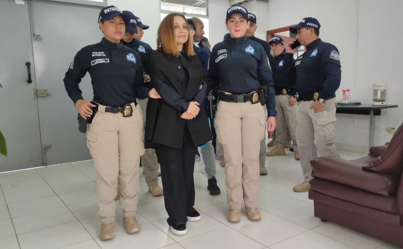 La diseñadora caleña, Nancy González, fue extraditada a Estados Unidos para responder por contrabando - crédito @Cesar_Melo_ / X