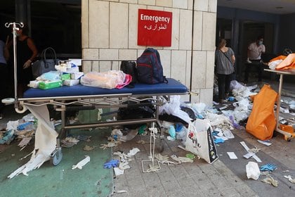 Al menos dos hospitales quedaron prácticamente inutilizables. Uno de ellos es el Saint George University, el más grande de la ciudad (REUTERS/Mohamed Azakir)