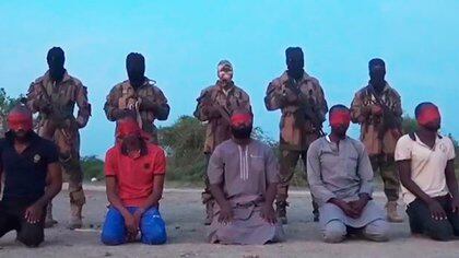 Captura del video difundido por grupos yihadistas del asesinato de 5 trabajadores humanitarios