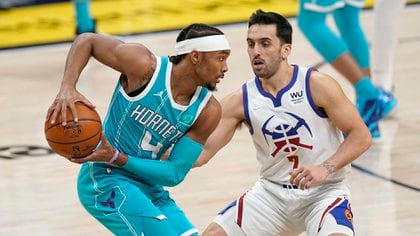 Campazzo completó una noche histórica para el básquet argentino en la NBA (AP Photo/David Zalubowski)