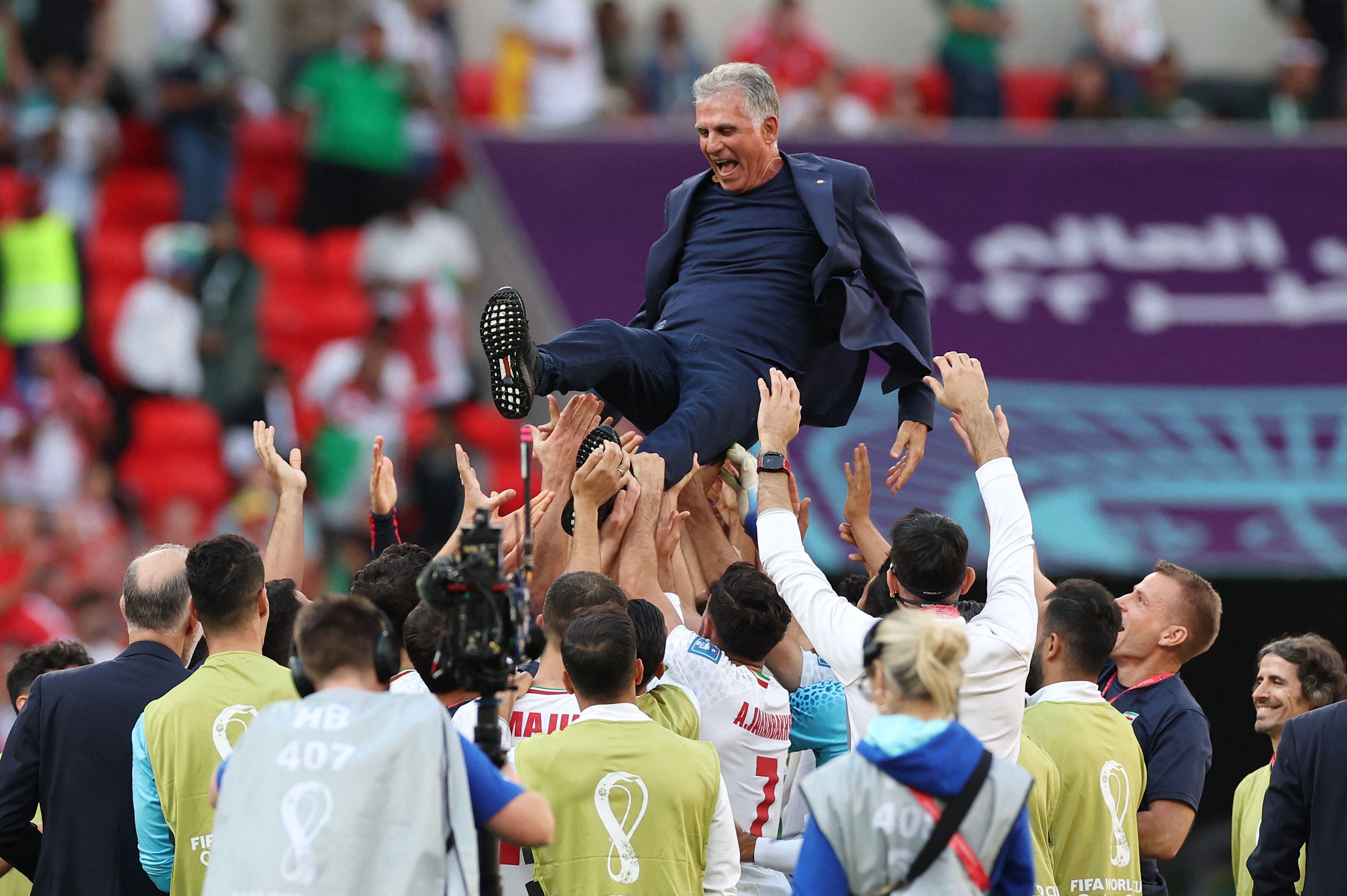 Carlos Queiroz celebra la victoria ante Gales en el Mundial de Qatar 2022. Foto: REUTERS/Amanda Perobelli