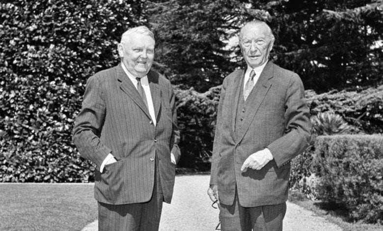 Konrad Adenauer y Ludwig Erhard. Fueron los grandes transformadores de la Alemania de la posguerra (Getty)
